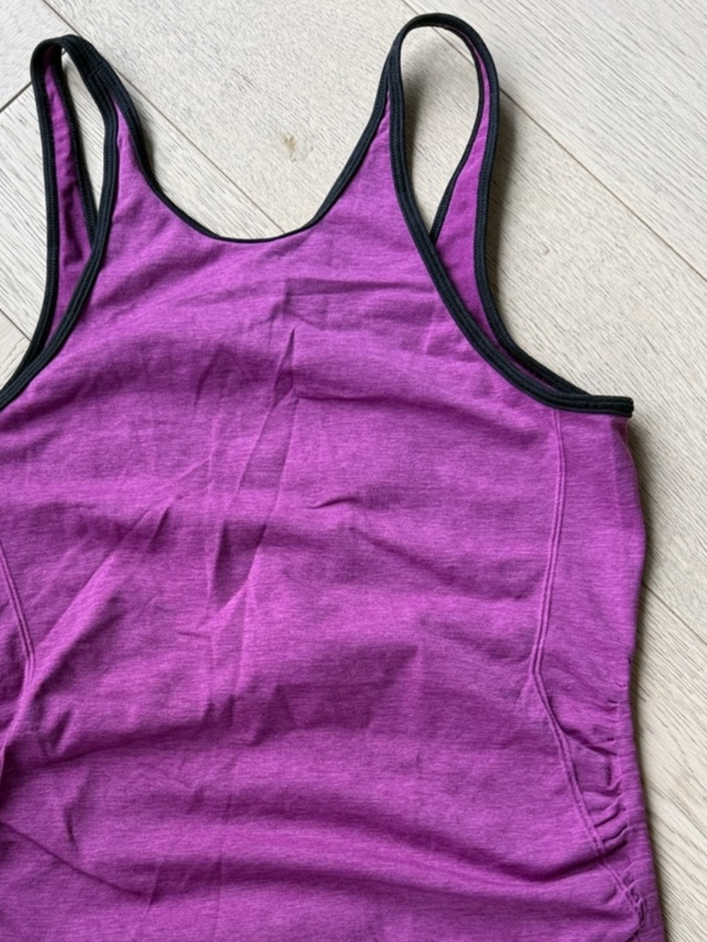 🍋Lululemon in the flow tank woman’s size 4, regal plum colour, high rise neck